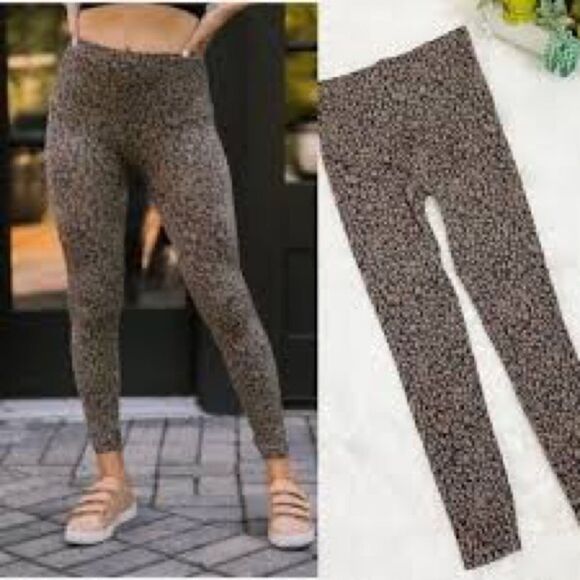 SPANX Look At Me Now Mini Leopard Seamless Leggings XS - Picture 3 of 9